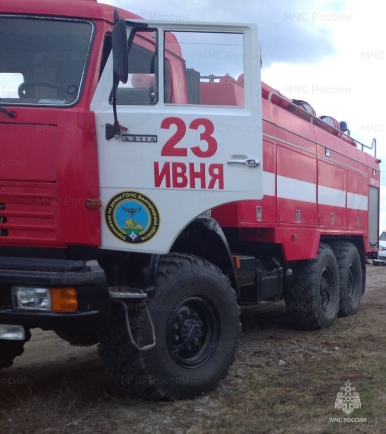 Спасатели МЧС России приняли участие в ликвидации ДТП в районе села Верхопенье Ивнянского района