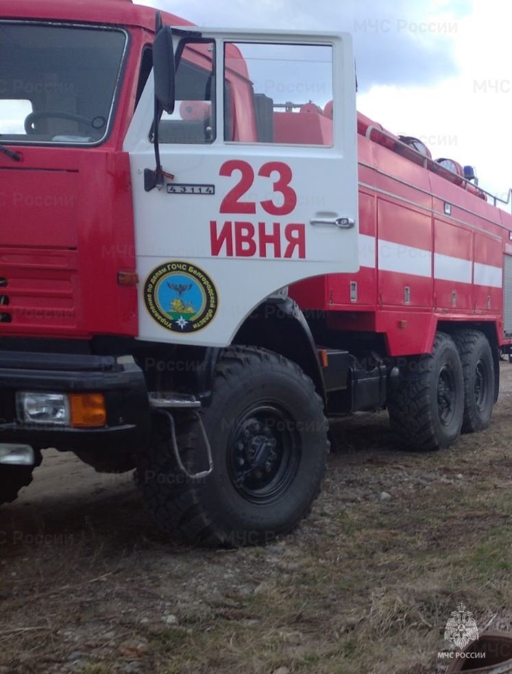 Спасатели МЧС России приняли участие в ликвидации ДТП в поселке Ивня
