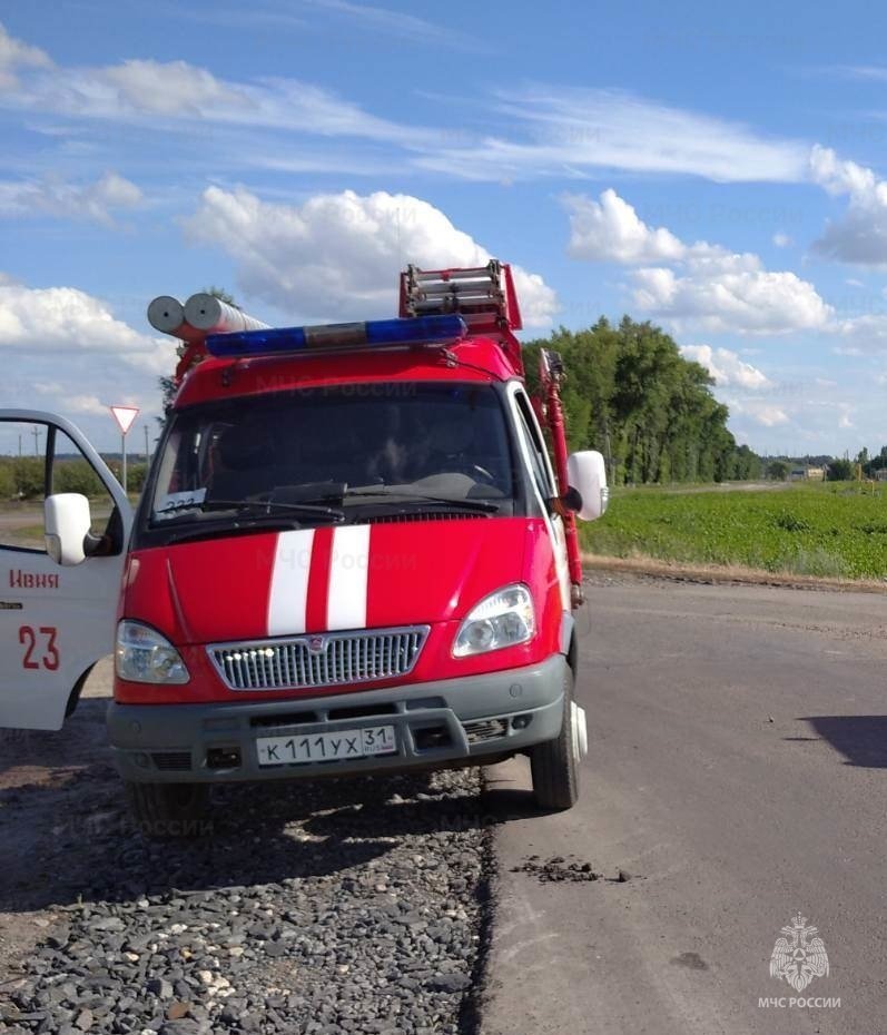 Спасатели МЧС России приняли участие в ликвидации ДТП в селе Берёзовка Ивнянского района